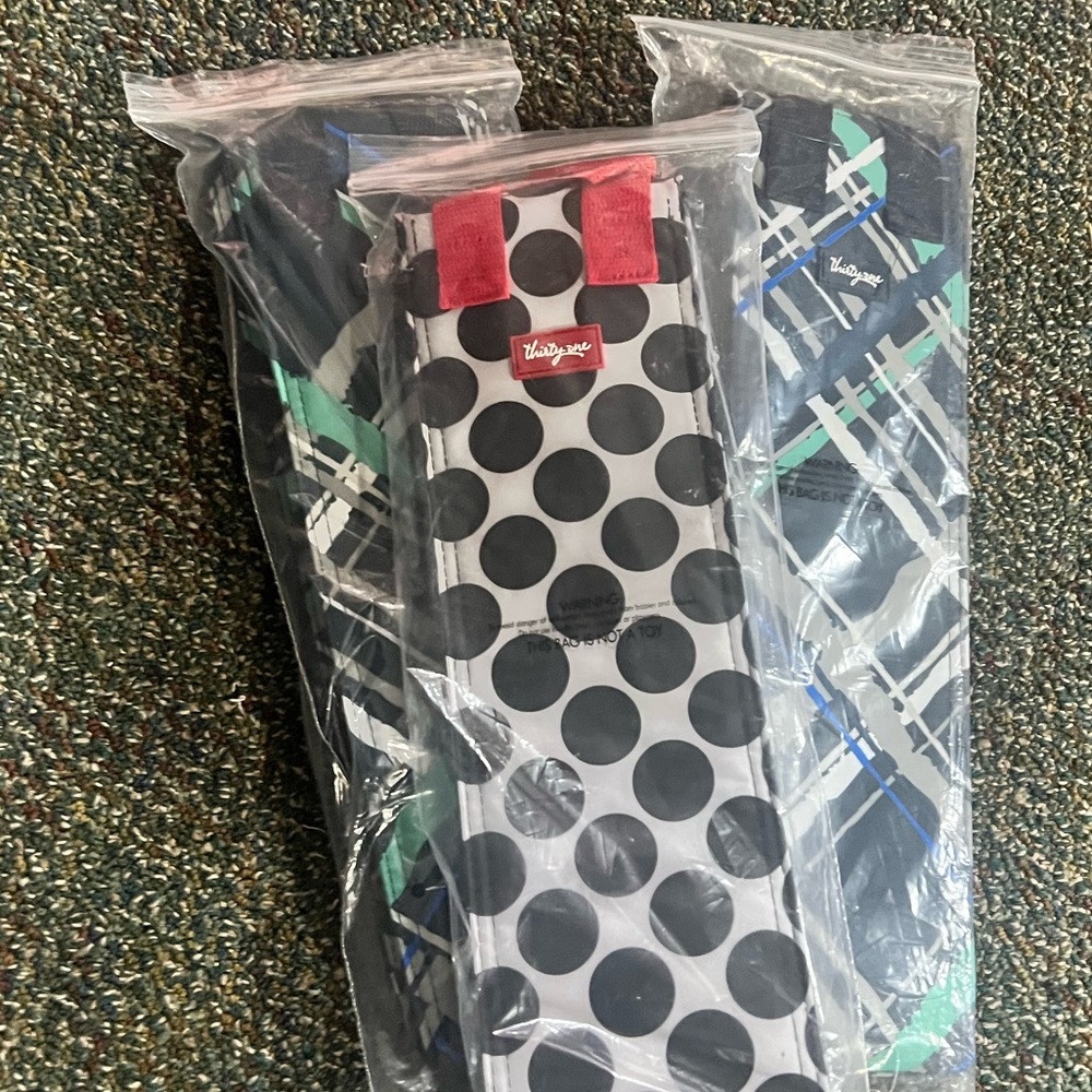 Bundle of 3 wine bags.
